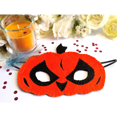 angry-pumpkin-mask-ditte-mp40