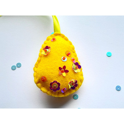 Felt Easter egg with flowers